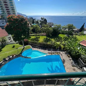 Apartment Luxury Oceanfront At Reid's Gardens, Funchal (Madeira)